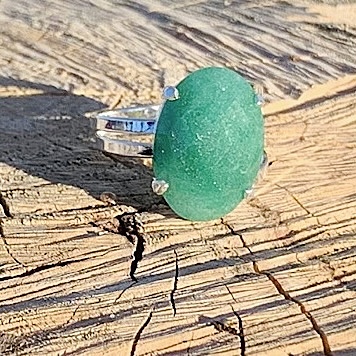 Anillo Facetado en Aventurina Verde con forma ovalada