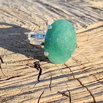 Anillo Facetado en Aventurina Verde con forma ovalada Anillo Facetado en Aventurina Verde con forma ovalada