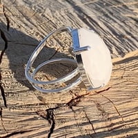 Anillo Facetado de Cuarzo Blanco Lechoso en forma de gota