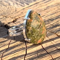 Anillo Facetado de Unakita en forma de gota