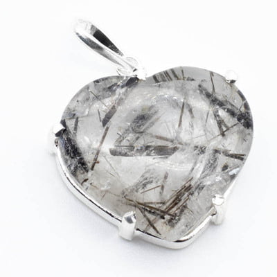 Colgante de Cuarzo Blanco y Turmalina Negra en forma de Corazón