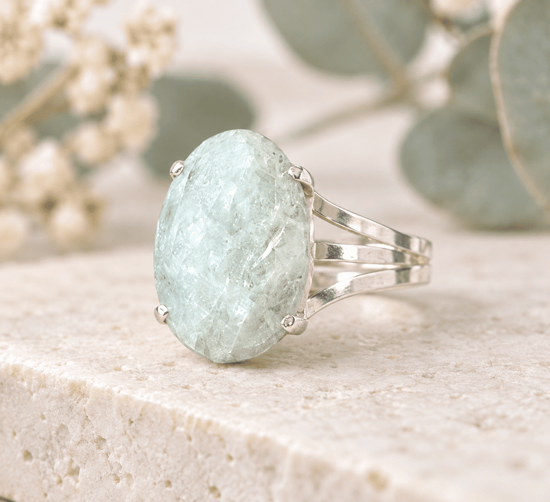 Anillo facetado de Agua Marina